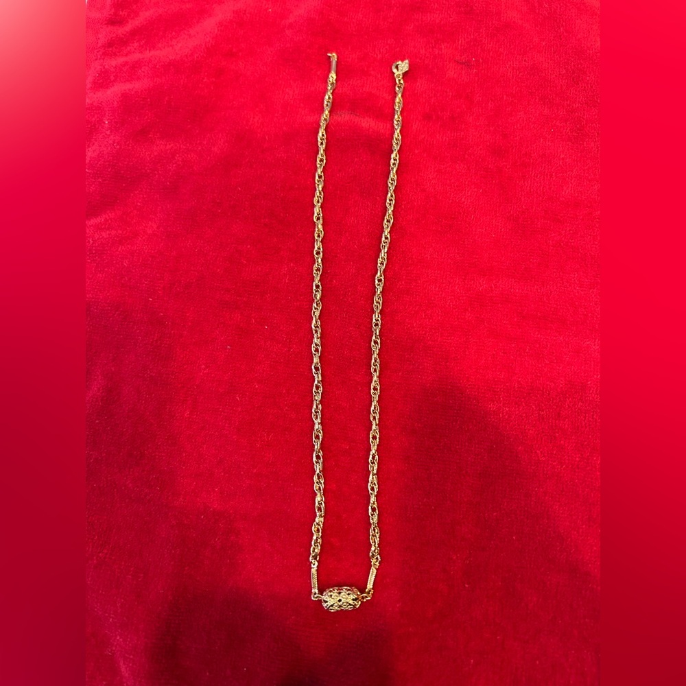 Sarah Coventry Elegant Gold tone Vintage Necklace